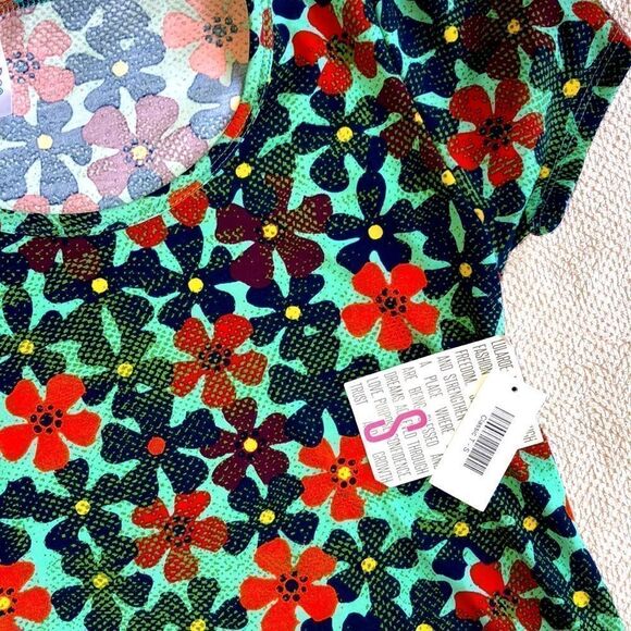 NWT Womens Small LuLaRoe SS Classic T Style TShirt - Picture 3 of 6